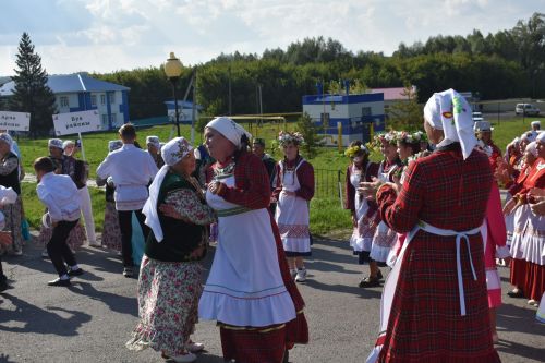 Кайбычта кичке уен гөрләп узды