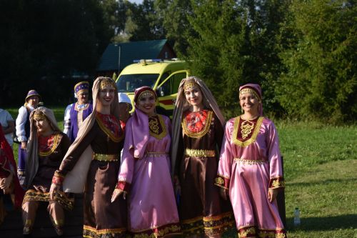 Кайбычта кичке уен гөрләп узды