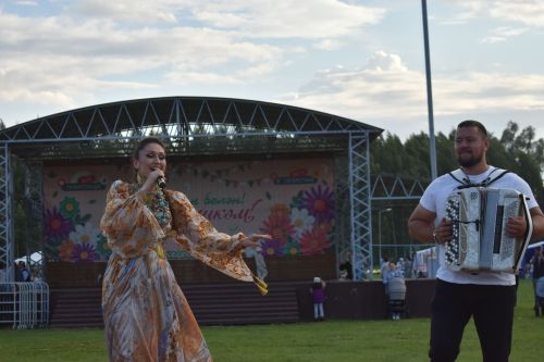 Кайбычта кичке уен гөрләп узды