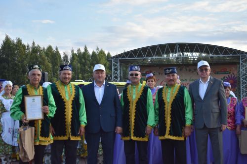Кайбычта кичке уен гөрләп узды