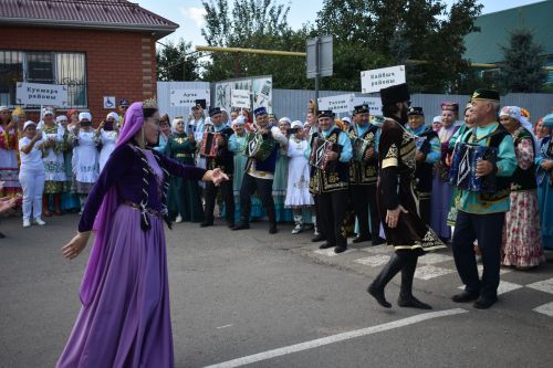 Кайбычта кичке уен гөрләп узды