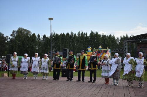 Кайбычта кичке уен гөрләп узды