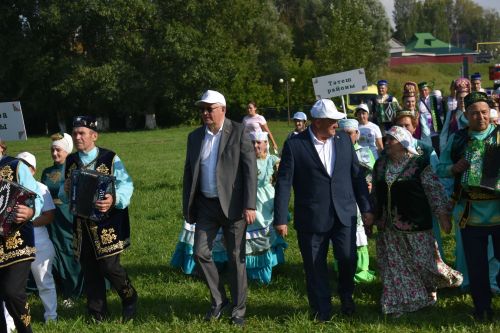 Кайбычта кичке уен гөрләп узды