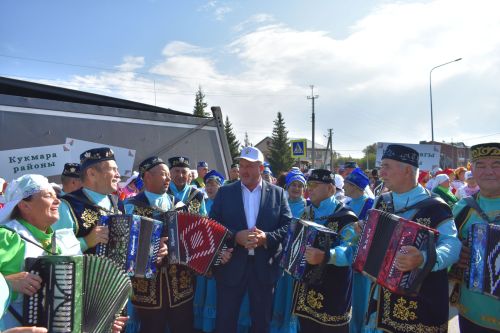 Кайбычта кичке уен гөрләп узды