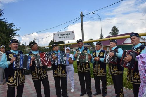Кайбычта кичке уен гөрләп узды