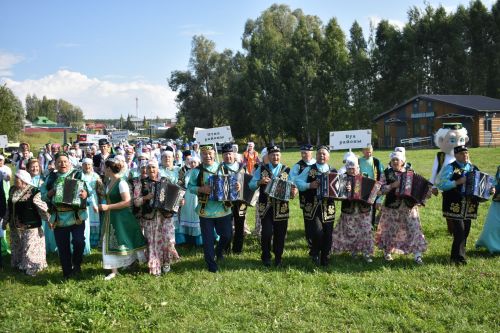 Кайбычта кичке уен гөрләп узды