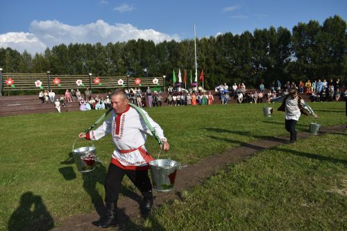 Кайбычта кичке уен гөрләп узды
