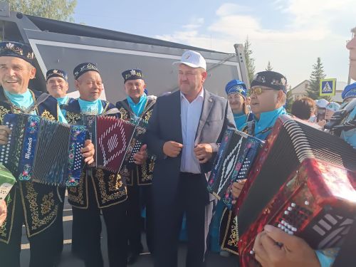 Кайбычта кичке уен гөрләп узды