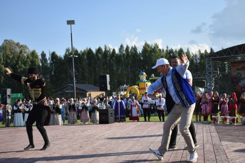 Кайбычта кичке уен гөрләп узды