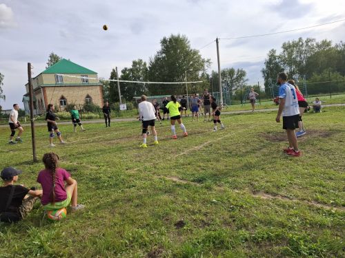 В селе Хозесаново прошел волейбольный турнир под дружелюбным названием «Давайте дружить»