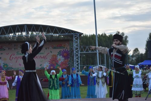 Кайбычта кичке уен гөрләп узды