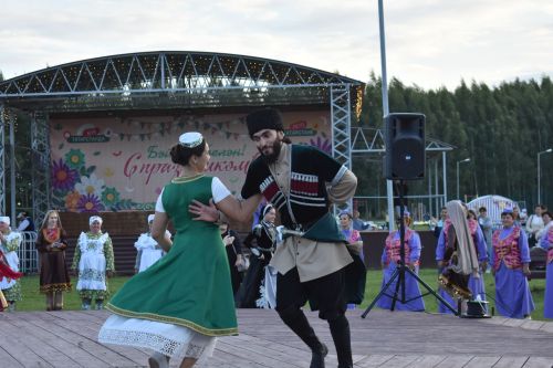 Кайбычта кичке уен гөрләп узды