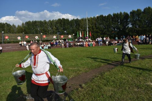 Кайбычта кичке уен гөрләп узды
