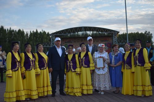 Кайбычта кичке уен гөрләп узды