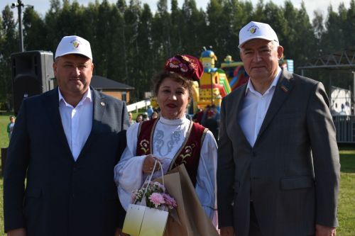 Кайбычта кичке уен гөрләп узды