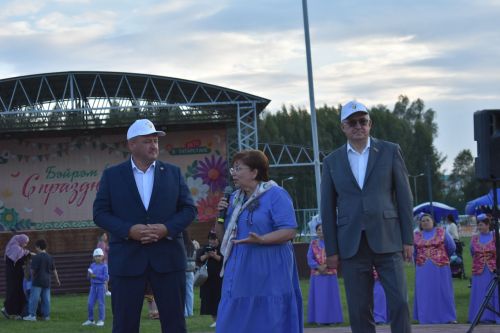 Кайбычта кичке уен гөрләп узды