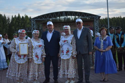 Кайбычта кичке уен гөрләп узды
