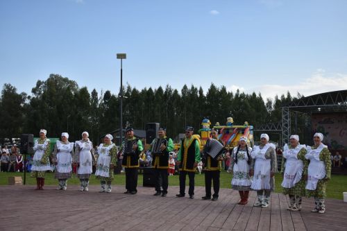 Кайбычта кичке уен гөрләп узды