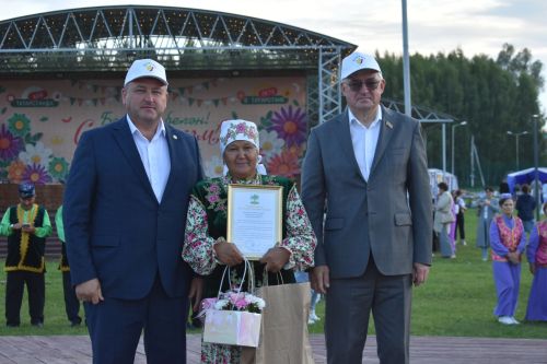 Кайбычта кичке уен гөрләп узды