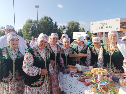 Кайбычта кичке уен гөрләп узды