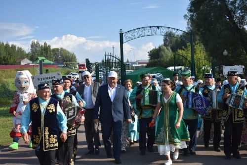Кайбычта кичке уен гөрләп узды