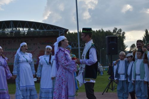 Кайбычта кичке уен гөрләп узды