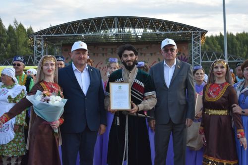 Кайбычта кичке уен гөрләп узды