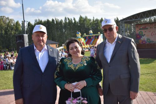 Кайбычта кичке уен гөрләп узды