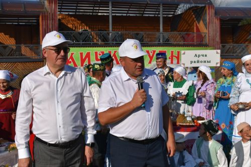 Кайбычта кичке уен гөрләп узды