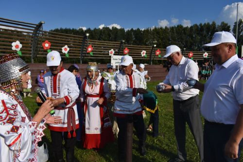 Кайбычта кичке уен гөрләп узды