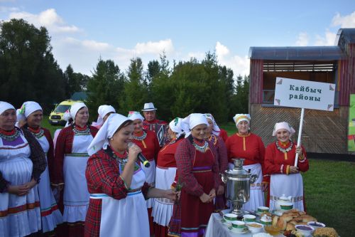Кайбычта кичке уен гөрләп узды