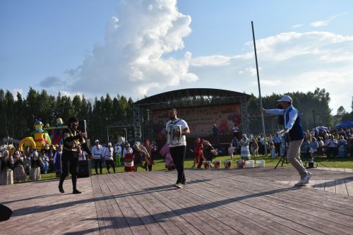 Кайбычта кичке уен гөрләп узды