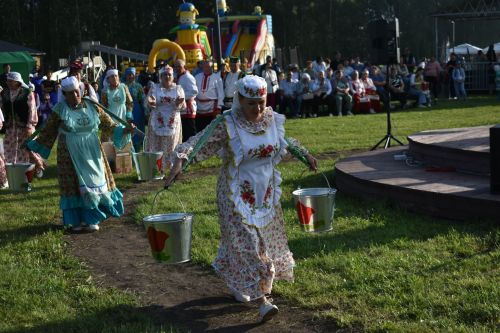 Кайбычта кичке уен гөрләп узды