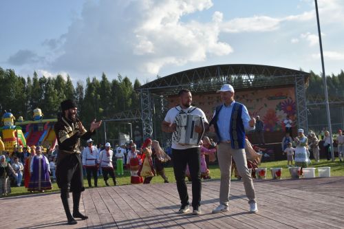 Кайбычта кичке уен гөрләп узды