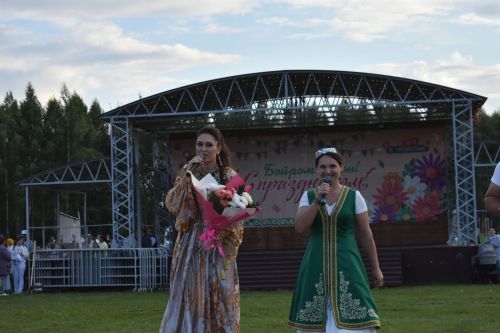 Кайбычта кичке уен гөрләп узды