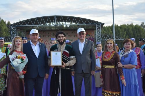 Кайбычта кичке уен гөрләп узды