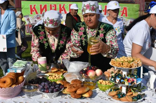 Кайбычта кичке уен гөрләп узды