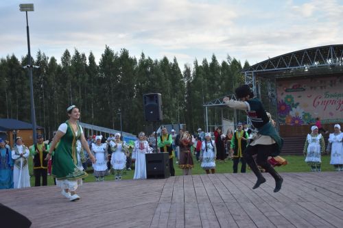 Кайбычта кичке уен гөрләп узды