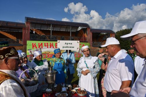 Кайбычта кичке уен гөрләп узды