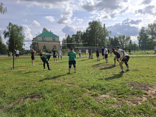В селе Хозесаново прошел волейбольный турнир под дружелюбным названием «Давайте дружить»