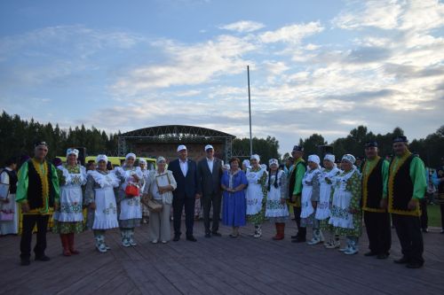 Кайбычта кичке уен гөрләп узды