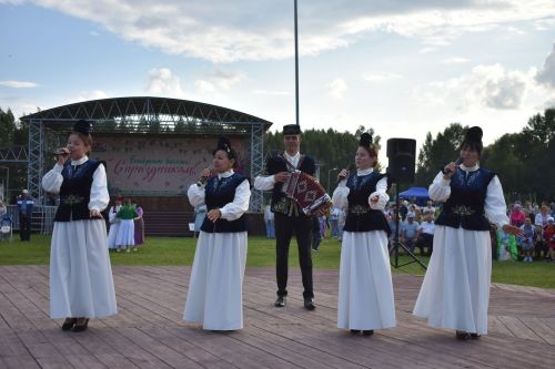 Кайбычта кичке уен гөрләп узды