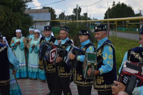 Кайбычта кичке уен гөрләп узды