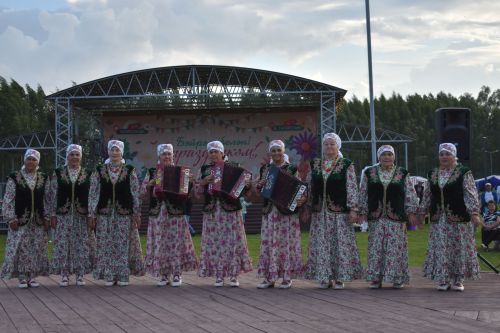 Кайбычта кичке уен гөрләп узды