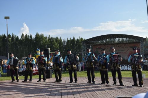 Кайбычта кичке уен гөрләп узды