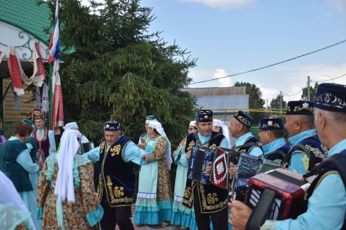 Кайбычта кичке уен гөрләп узды