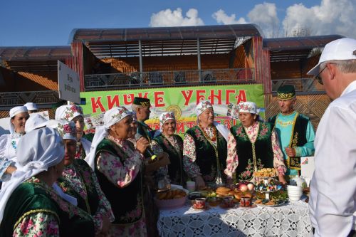 Кайбычта кичке уен гөрләп узды