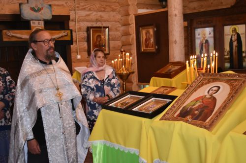 В церковь села Большое Подберезье доставлены мощи святых