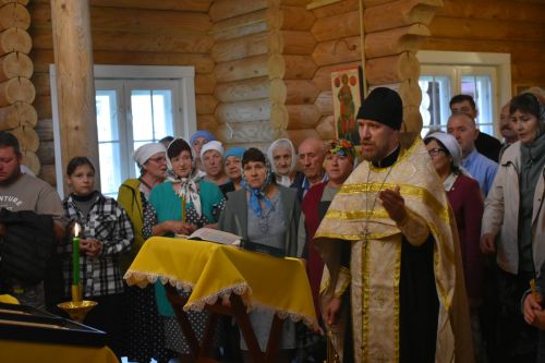 В церковь села Большое Подберезье доставлены мощи святых