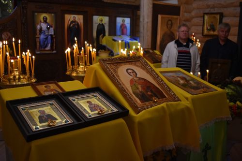 В церковь села Большое Подберезье доставлены мощи святых